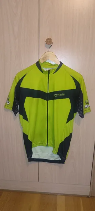 Dos Maillots Ciclismo Specialized y dos de Mamooth