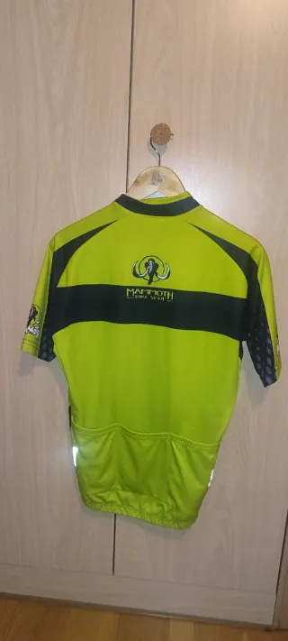 Dos Maillots Ciclismo Specialized y dos de Mamooth