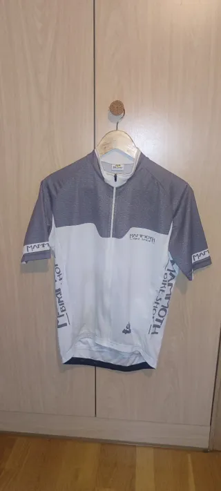 Dos Maillots Ciclismo Specialized y dos de Mamooth