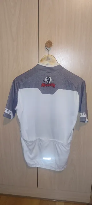 Dos Maillots Ciclismo Specialized y dos de Mamooth