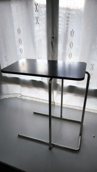 Mesa auxiliar moderna