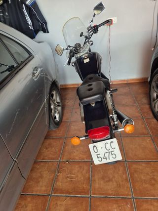 Moto Cruiser  y Negra