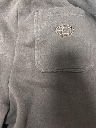 Conjunto chándal marrón con logo