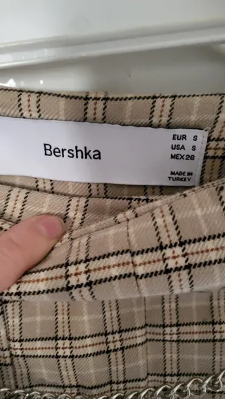 Minifalda cuadros Bershka con cadena