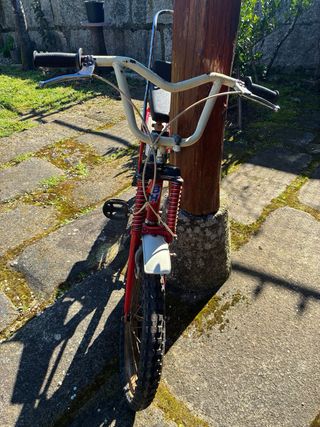 Bicicleta BMX BH Roja