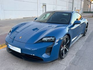 PORSCHE TAYCAN GTS
