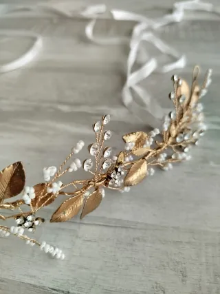 Diadema Pedrería y Hojas Doradas