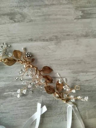 Diadema Pedrería y Hojas Doradas