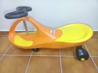 Correpasillos infantil naranja y amarillo