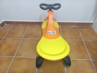 Correpasillos infantil naranja y amarillo