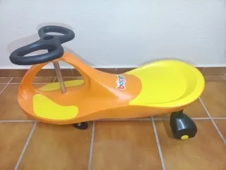 Correpasillos infantil naranja y amarillo