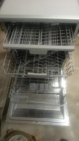 Lavavajillas Samsung DW60M6050FS para despiece.