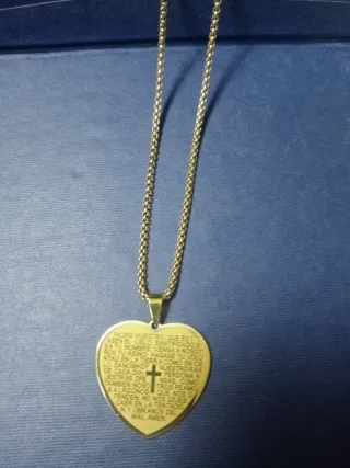 Corazón Padre Nuestro DoradoAcero quirúrgico.