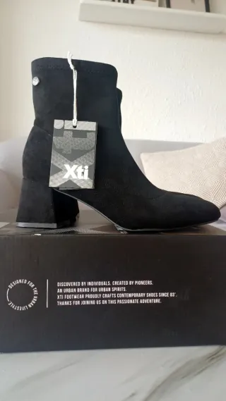 Botines tacón Xti negros