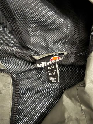 Cortavientos ellesse gris