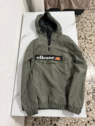 Cortavientos ellesse gris