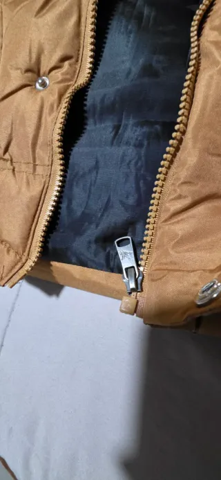 Chaqueta acolchada con capucha Chevignon.