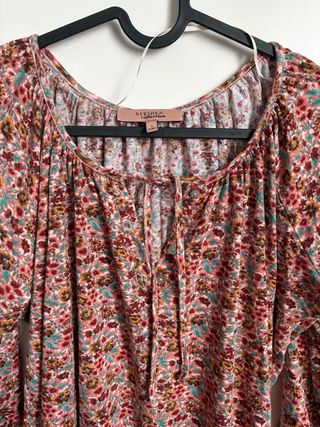 Camiseta floral Bershka talla S
