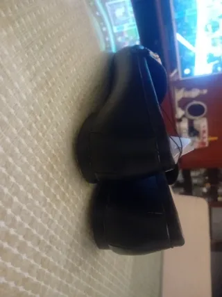 Zapatos negros de tacón bajo sin estrenar