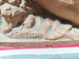 Figura femenina desnuda terracota