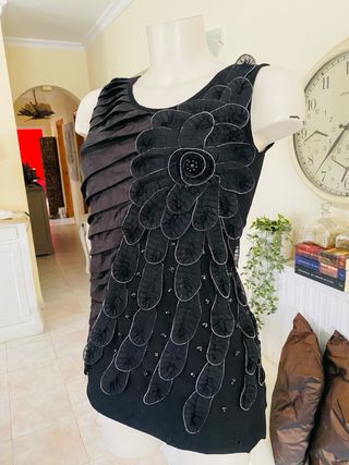 Top negro elegante flor 3D talla única