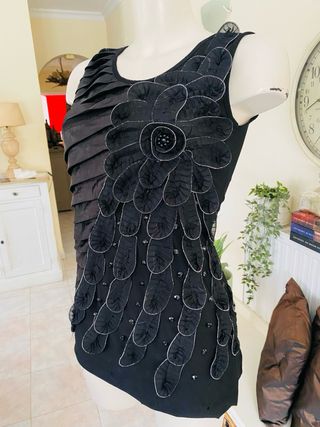 Top negro elegante flor 3D talla única