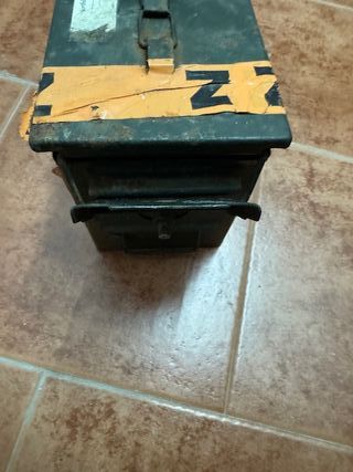 Caja de munición de hierro