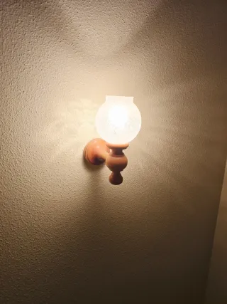 Lámpara de techo de madera y tela. Y 2 apliques.