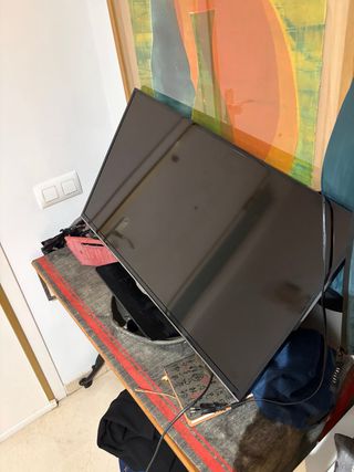Televisión Samsung Negra 32' sin mando