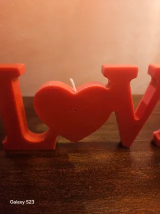 Candela scritta LOVE rossa