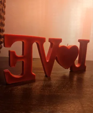 Candela scritta LOVE rossa