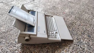 Máquina de escribir Olivetti Lettera 25