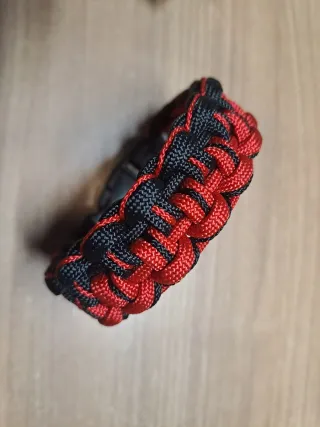 Pulsera Macramé Roja y Negra