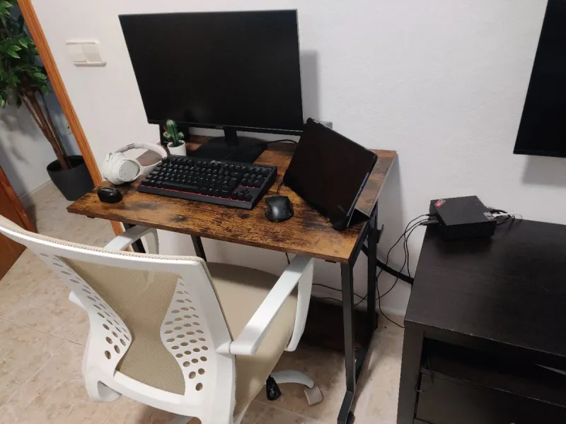 Pack Ordenador, Monitor y Tablet. Auriculares.