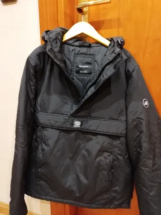 Cazadora Pull and Bear Negra