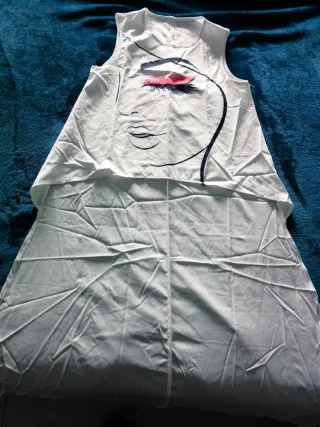 Blusa larga blanca diseño artístico