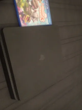 PS4 Slim Negra + 3 Juegos + Mando