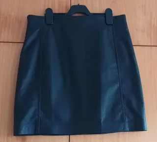 Falda efecto piel H&M negra talla 44