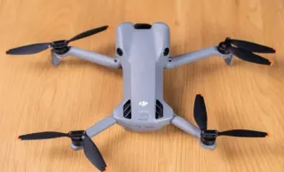 Dron DJI Mini 5 Pro con accesorios