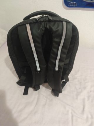 Mochila LED Negra con Ojos Rojos Precio Negociable