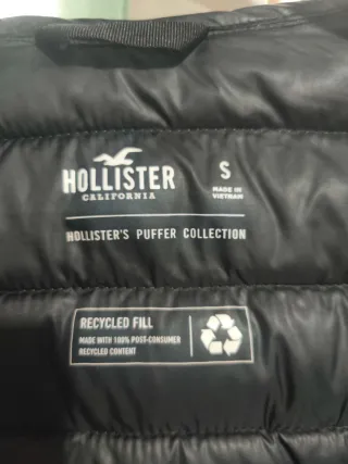 Plumífero Hollister verde con capucha