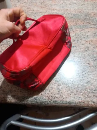 Pochette Disney rossa con personaggio