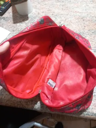 Pochette Disney rossa con personaggio