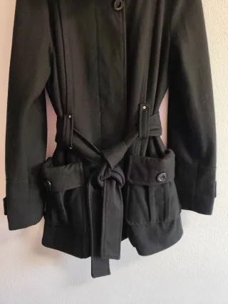 Abrigo corto de chica talla L de Blanco.