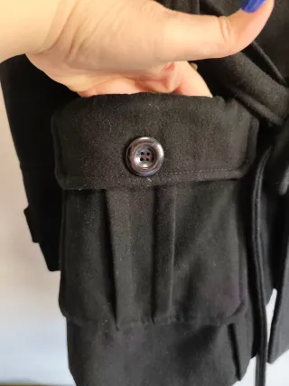 Abrigo corto de chica talla L de Blanco.