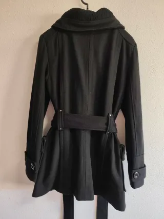 Abrigo corto de chica talla L de Blanco.