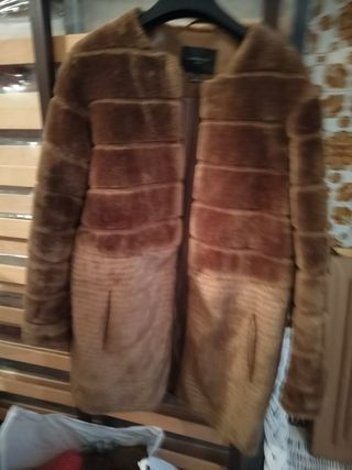 Abrigo sintético marrón Cortefiel