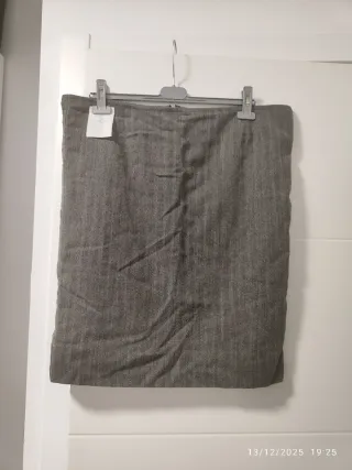 Falda gris de vestir