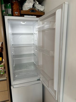 Nevera blanca OK.