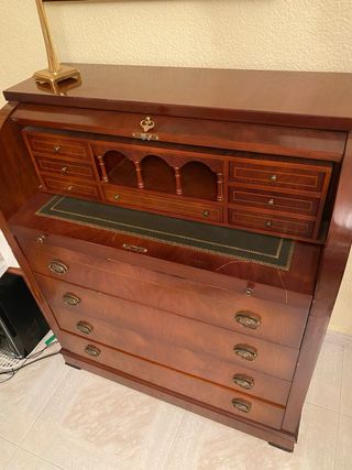 Scrivania da ufficio classica con persiana